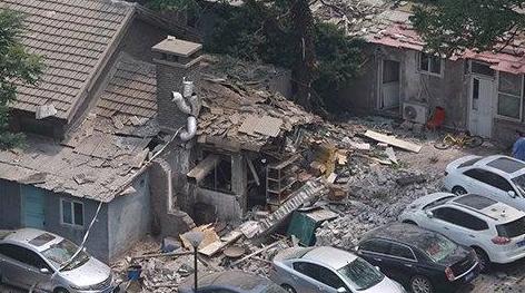 中央民族大学餐厅爆炸 一间一层房屋严重倒塌的事故现场高清大图