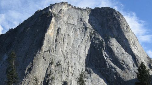 他徒手攀登900米高山堪称