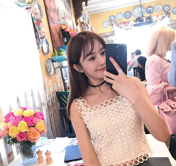 女神“韩雨嘉”近期清纯美照欣赏 网友：美得不可方物