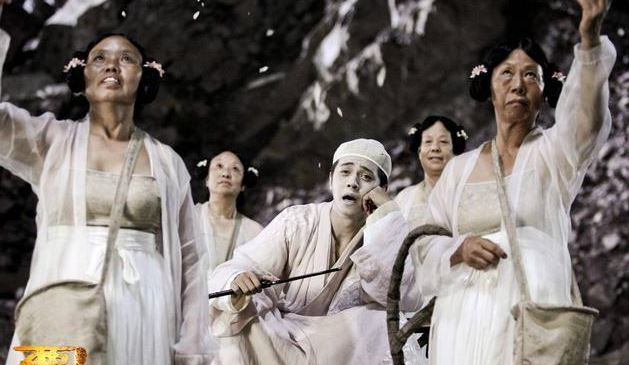 她因丑被周星驰看中！本来在村里种地，如今月入超100万
