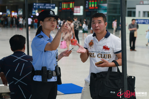 福建铁警坚守岗位 守护端午节出行平安