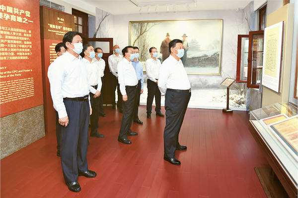 坚持用马克思主义及其中国化创新理论武装全党