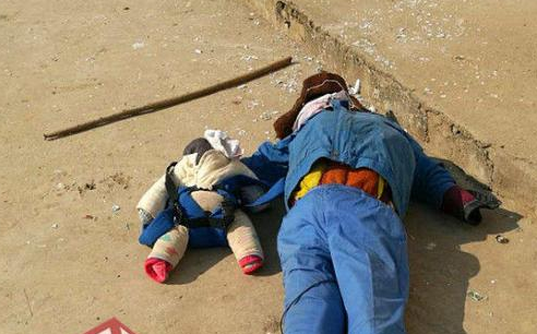 瘾君子对抗警方 棉絮碎布制作人质枪械也是模