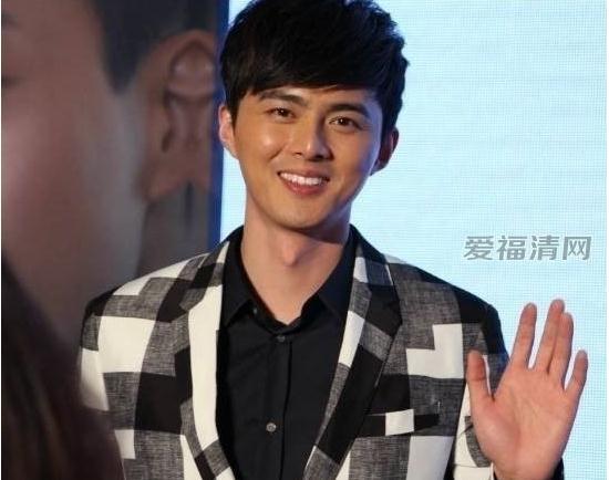 叶祖新被曝与张佳宁恋情两人在片场难掩甜蜜共