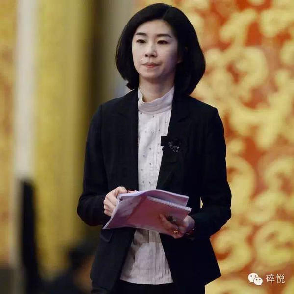 两会美女翻译齐亮相 玩爆中国古诗词引关注